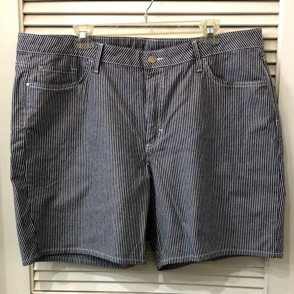 LEE RIDERS Mid-Rise Shorts w/ Classic 5-Pockets. Sturdy & Beautifully Made!